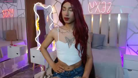 cyrus_tay online show from December 19, 2025, 12:12 pm