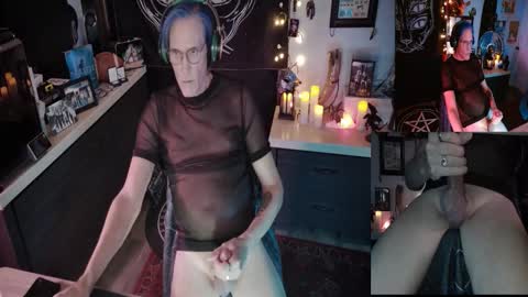 Snapshot of d_j_strokes chatting on December 20, 2025, 8:21 am Dave online show from December 20, 2025, 8:21 am