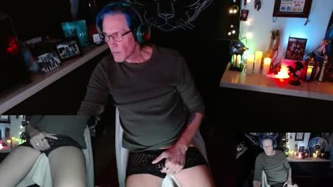 Snapshot of d_j_strokes chatting on December 22, 2025, 6:10 am Dave online show from December 22, 2025, 6:10 am