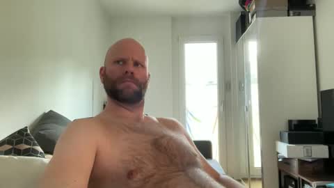 Snapshot of da_flows chatting on May 7, 2026, 2:00 pm da_flows online show from May 7, 2026, 2:00 pm