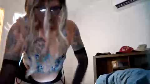 Snapshot of daddy69sx77 chatting on March 29, 2026, 5:35 pm Kasey Xdresser online show from March 29, 2026, 5:35 pm