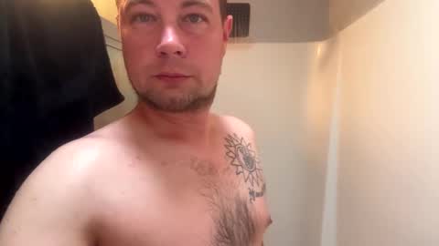 Snapshot of daddycam33 chatting on September 13, 2025, 7:35 pm DaddyCam33 online show from September 13, 2025, 7:35 pm