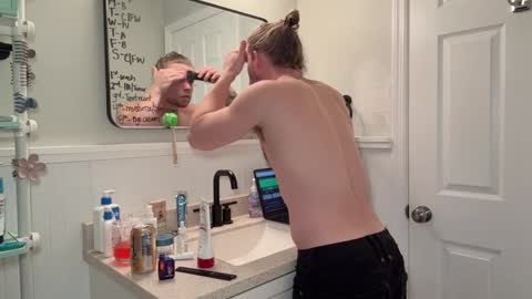 Snapshot of daddydaydrinkz chatting on December 31, 2024, 4:57 pm DaddydayDrinkz online show from December 31, 2024, 4:57 pm