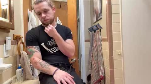 Snapshot of daddydaydrinkz chatting on November 3, 2025, 6:58 am DaddydayDrinkz online show from November 3, 2025, 6:58 am