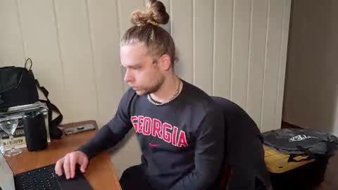 Snapshot of daddydaydrinkz chatting on December 3, 2025, 9:57 pm DaddydayDrinkz online show from December 3, 2025, 9:57 pm