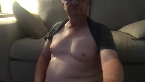 Snapshot of daddymike92883_1 chatting on March 12, 2025, 6:40 am daddymike92883_1 online show from March 12, 2025, 6:40 am