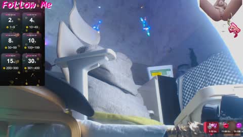 Tracey and Eve purple online show from February 5, 2025, 10:12 pm