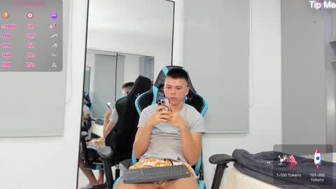 Snapshot of daddyrich4u chatting on October 15, 2025, 12:33 am daddyrich4u online show from October 15, 2025, 12:33 am