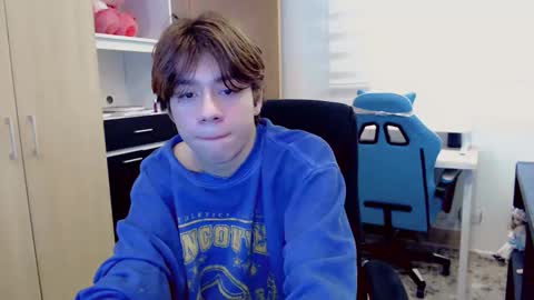 Snapshot of dae_lune chatting on February 10, 2026, 9:08 pm dae_lune online show from February 10, 2026, 9:08 pm