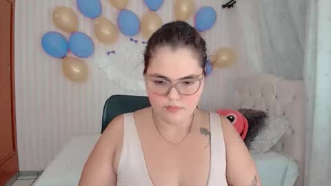 Snapshot of daeneryslove_doll chatting on October 12, 2025, 4:22 am daeneryslove_doll online show from October 12, 2025, 4:22 am
