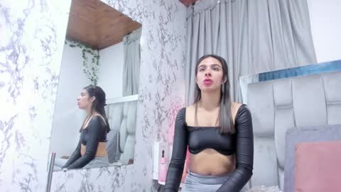 dafne_quenn online show from September 9, 2025, 12:37 pm