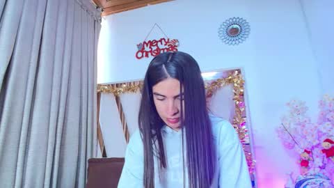 dafne_quenn online show from December 18, 2025, 12:44 pm