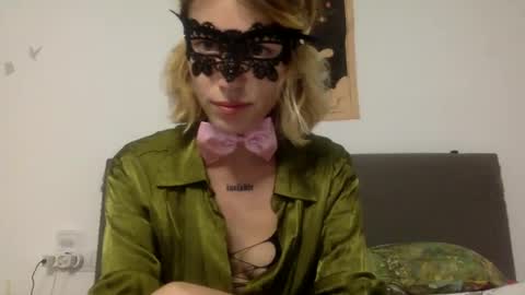 Snapshot of dafnesqueeze chatting on December 2, 2024, 8:55 pm dafnesqueeze online show from December 2, 2024, 8:55 pm