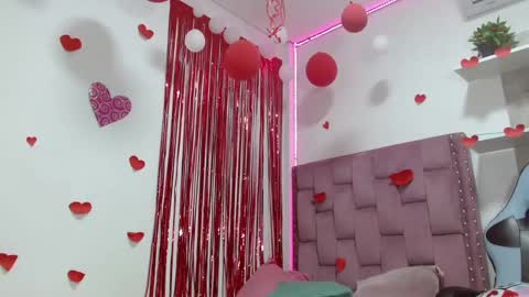 Snapshot of dafnnee_ross chatting on February 17, 2025, 12:05 pm DAFNNE online show from February 17, 2025, 12:05 pm