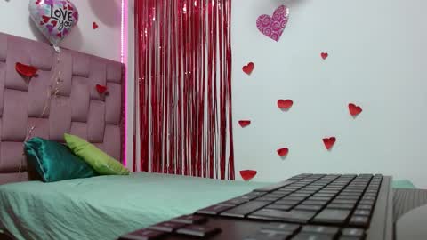 Snapshot of dafnnee_ross chatting on February 24, 2025, 12:05 pm DAFNNE online show from February 24, 2025, 12:05 pm