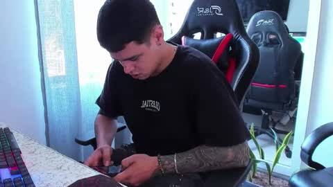 Snapshot of dage_19 chatting on September 26, 2025, 1:04 pm my name is Jhon and I live in colombia online show from September 26, 2025, 1:04 pm