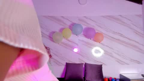 Snapshot of dagna_ chatting on December 1, 2025, 6:24 pm online show from December 1, 2025, 6:24 pm