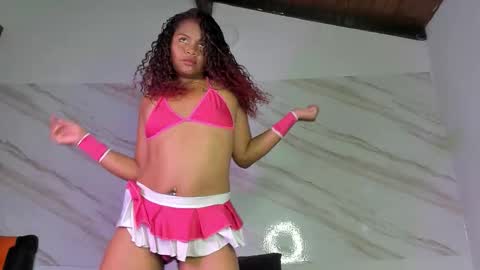 Snapshot of dagna_ chatting on December 5, 2025, 6:15 pm online show from December 5, 2025, 6:15 pm