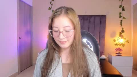 Dahlia online show from November 10, 2025, 5:50 am