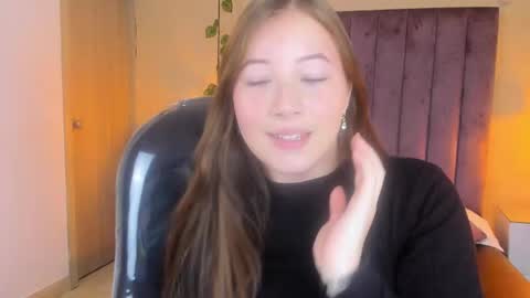 Dahlia online show from November 16, 2025, 6:13 pm