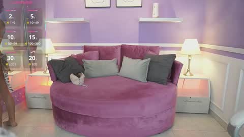 Dahlia Grey online show from September 18, 2025, 11:34 am