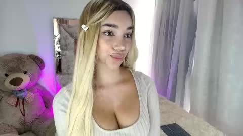 dahnia_cruz online show from October 22, 2025, 5:24 pm