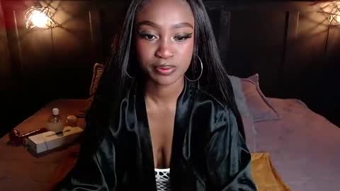 DAHYAN online show from November 6, 2025, 2:18 pm