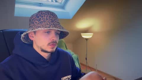 Snapshot of daimon_hall chatting on March 9, 2025, 3:16 pm Daimon online show from March 9, 2025, 3:16 pm