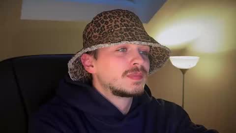 Snapshot of daimon_hall chatting on March 10, 2025, 4:25 pm Daimon online show from March 10, 2025, 4:25 pm