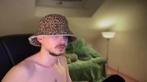 Snapshot of daimon_hall chatting on March 12, 2025, 12:42 am Daimon online show from March 12, 2025, 12:42 am