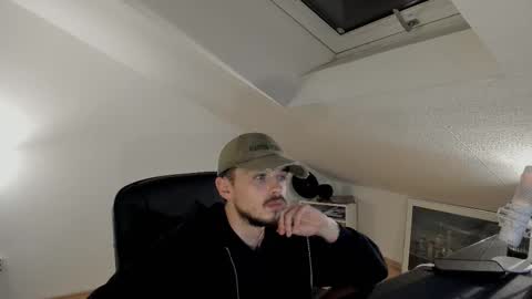 Snapshot of daimon_hall chatting on October 14, 2025, 3:51 am Daimon online show from October 14, 2025, 3:51 am