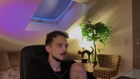 Snapshot of daimon_hall chatting on March 19, 2026, 5:17 pm Daimon online show from March 19, 2026, 5:17 pm