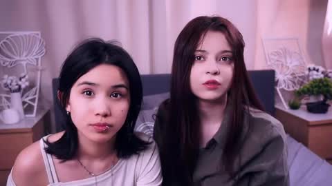 Snapshot of dainalargena chatting on May 10, 2026, 7:35 am Aoi and Lily best friends online show from May 10, 2026, 7:35 am