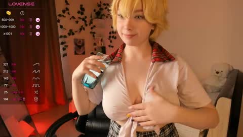Snapshot of daine_pastry chatting on March 8, 2025, 8:44 am Dainy is here online show from March 8, 2025, 8:44 am