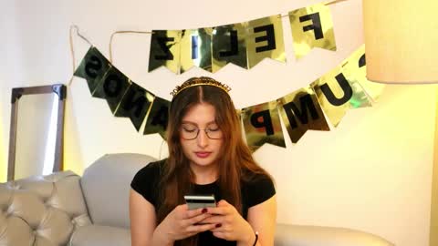 Lauren            online show from October 11, 2025, 2:37 pm