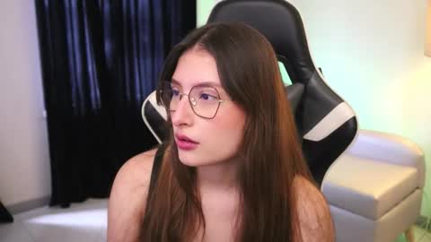 Lauren            online show from November 3, 2025, 2:29 pm