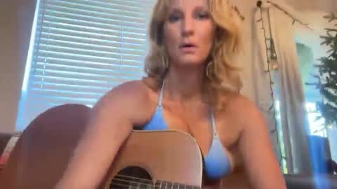 Daisy137 online show from December 5, 2025, 3:20 pm