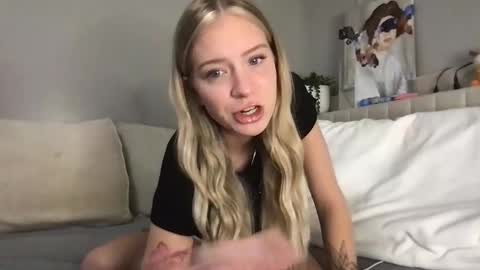 Snapshot of daisy_hart chatting on May 23, 2026, 2:39 am Daisy online show from May 23, 2026, 2:39 am