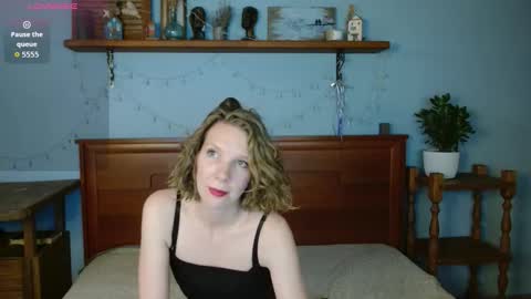 daisy_lovely online show from October 8, 2025, 4:43 am