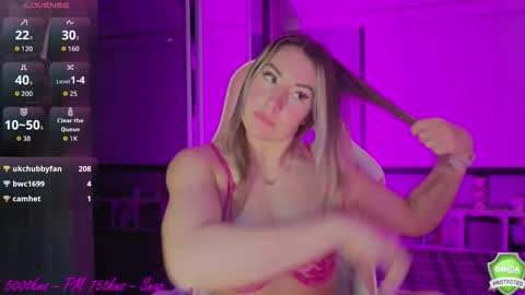 Snapshot of daisydeliciousxx chatting on December 21, 2025, 12:01 pm DaisyDeliciousxx online show from December 21, 2025, 12:01 pm