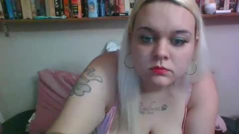 Snapshot of daisytucson chatting on December 5, 2024, 7:38 pm DaisyTucson online show from December 5, 2024, 7:38 pm