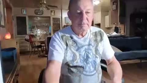 Snapshot of dakit2 chatting on November 16, 2025, 3:39 pm dakit online show from November 16, 2025, 3:39 pm