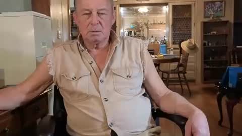 Snapshot of dakit2 chatting on December 13, 2025, 7:53 pm dakit online show from December 13, 2025, 7:53 pm