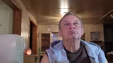 Snapshot of dakit2 chatting on December 18, 2025, 3:18 pm dakit online show from December 18, 2025, 3:18 pm