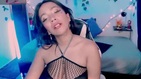 Caroliina online show from September 19, 2025, 6:41 pm