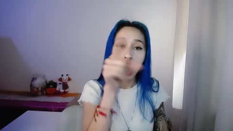 Maca online show from November 18, 2025, 2:43 pm