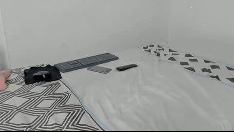 dakota_x18 online show from November 6, 2025, 9:05 pm