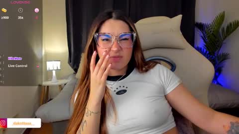 dakottaa__ online show from October 23, 2025, 11:46 pm