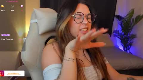 dakottaa__ online show from February 3, 2026, 11:43 pm