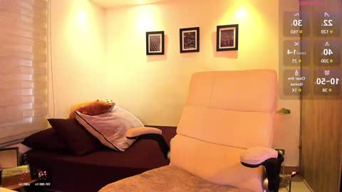 Almendra online show from December 14, 2024, 2:21 pm